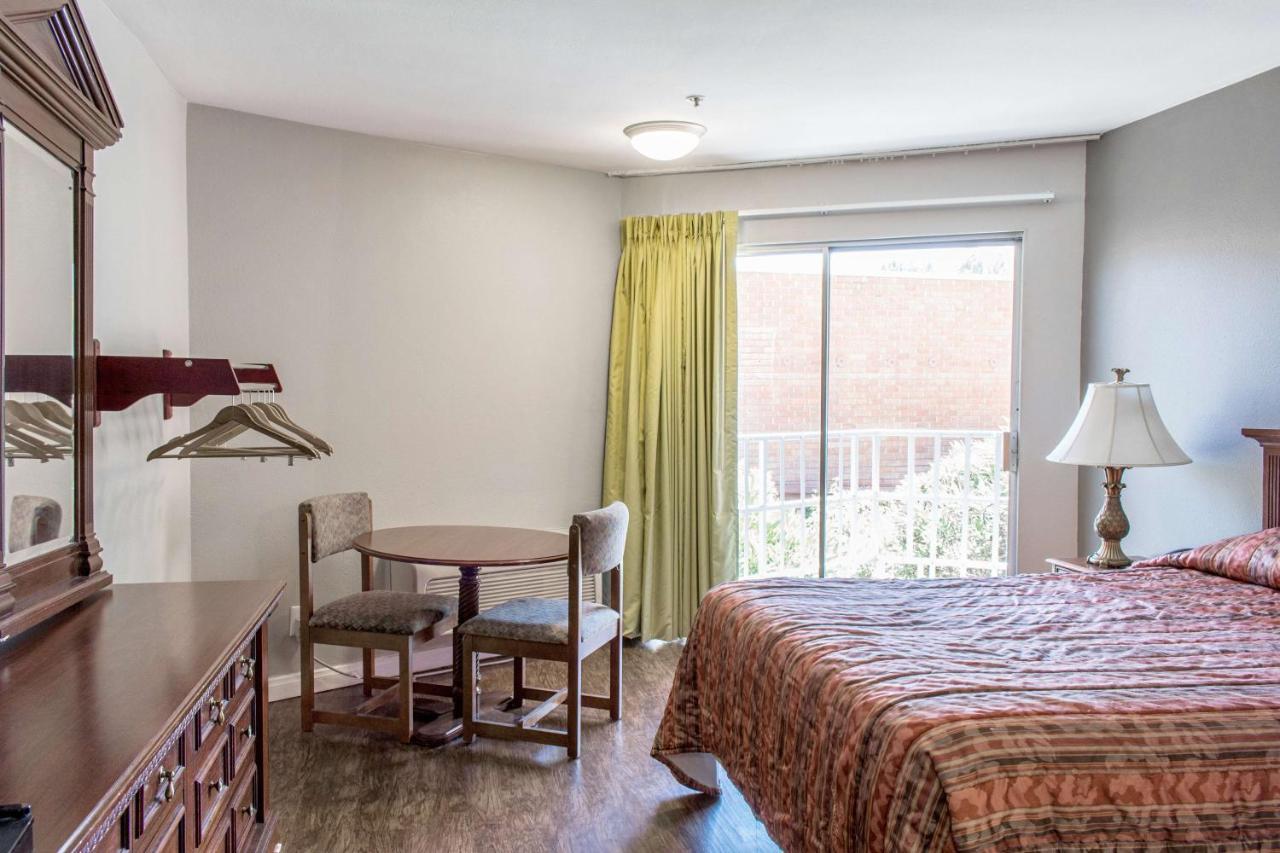 Econo Lodge Gorman Lebec Екстер'єр фото