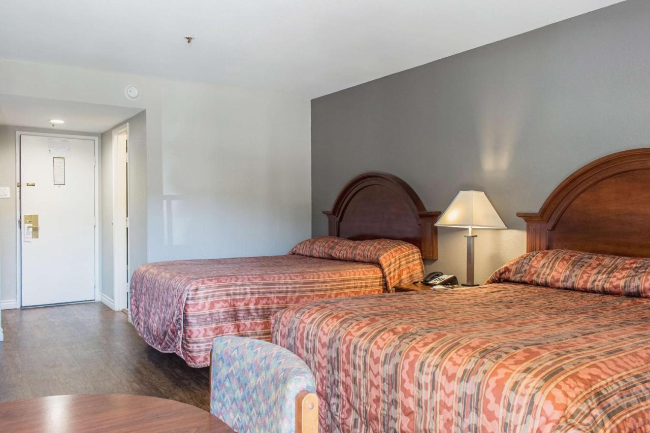 Econo Lodge Gorman Lebec Екстер'єр фото
