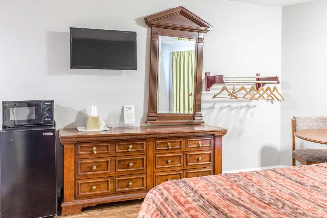 Econo Lodge Gorman Lebec Екстер'єр фото