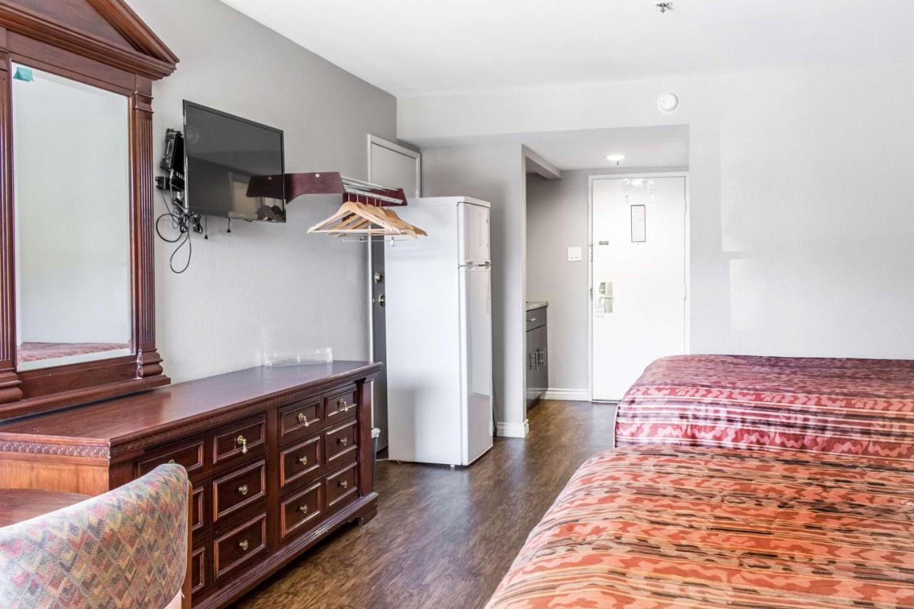 Econo Lodge Gorman Lebec Екстер'єр фото